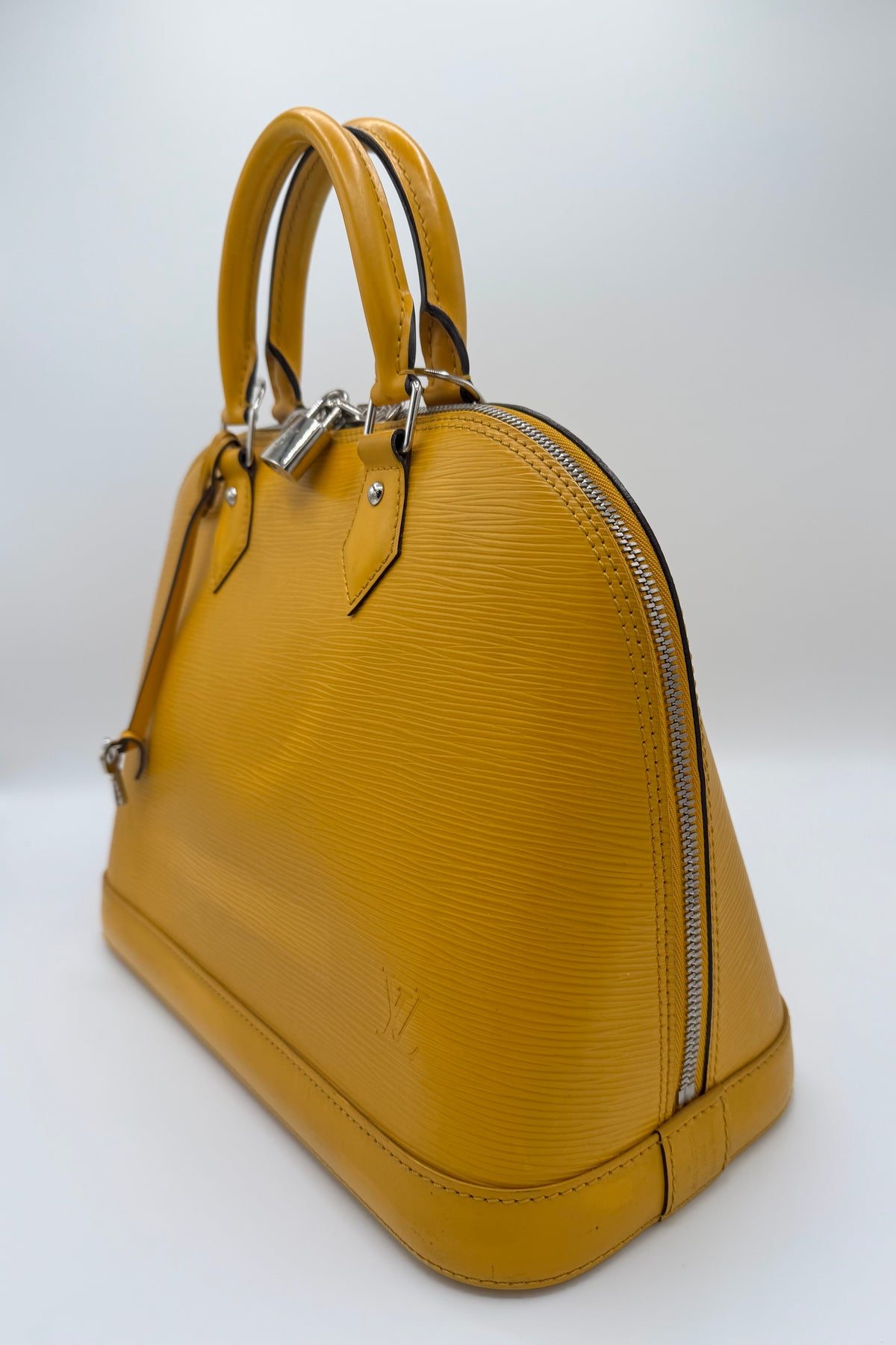 Louis Vuitton Alma PM Epi
