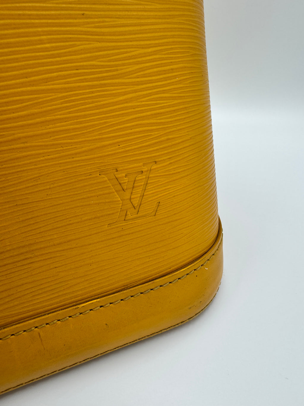 Louis Vuitton Alma PM Epi